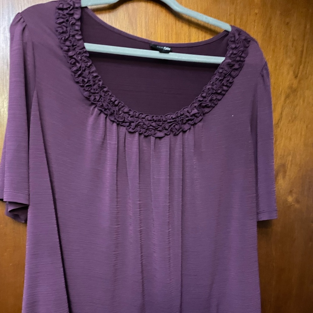 Plumb color short sleeve shirt